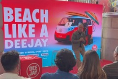 "Beach like a Deejay" torna in spiaggia nel 2025: a Trani musica, sport ed emozioni sotto il sole