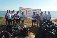 Associazione "Amici del Mare-Gruppo sub di Trani", ieri la bonifica di un'altra spiaggia