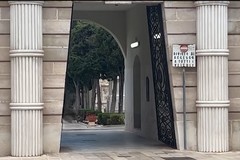 Cimitero Trani, l'attacco del M5S: "Costi fuori controllo e silenzio bipartisan"