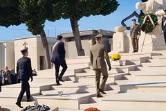 Trani in raccoglimento: Onore ai caduti e ai difensori della Patria al Civico Cimitero