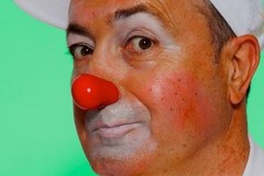 Berardino Leonetti presenta a Trani il suo nuovo libro: "Un medico, un clown"