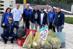 Riprese le attività degli Amici del mare, ripulita una porzione di lungomare