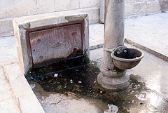 Lo spostamento della fontana in via Imbriani costa 4mila euro
