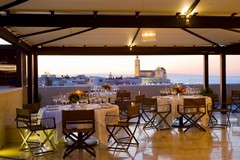 Roof Garden di Palazzo Telesio, tre persone citate a giudizio