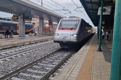 Ultim'ora | Circolazione ferroviaria bloccata sulla Bari-Foggia, fermi treni anche a Trani: una donna di 60 anni investita da un treno a Barletta