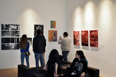 "Visioni Galattiche" a Trani: Hub Porta Nova Palcoscenico di Arte e Gioventù