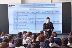 Gli alunni del De Amicis a lezione di legalità con i Carabinieri di Trani