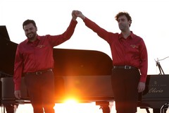 "Nessun Dorma 2025": il duo Alborada trasforma Trani nel tempio della bellezza mediterranea, dove il tempo si arrende alla poesia dell’alba
