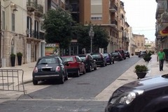 Via San Giorgio, ci risiamo: le auto transitano nonostante la zona pedonale