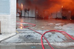 Incendio in un'azienda di Barletta, comitato Bene Comune: «Serve una centralina fissa per il monitoraggio dell’aria»