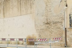 Lungomare Chiarelli, transenne e sosta vietata per muro pericolante