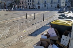 Piazza Quercia e i rifiuti del sabato sera: un'incuria verso la più bella terrazza sul porto