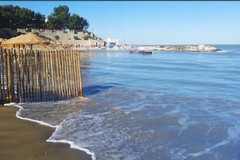 Spiaggia di Colonna, Branà: «Quella recinzione va tolta»