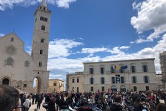 Gran raduno di motociclette con benedizione questa mattina in piazza Duomo