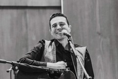 “Io canto ancora… a Trani”: Nico Battaglia sconfigge la malattia e torna sul palcoscenico