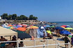 Trani, l’estate entra nel vivo: pienone sulle spiagge in una domenica dalle temperature altissime