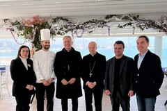 ll Cardinal Bagnasco in visita a Villa Ascosa: "Luogo incantevole tra il Monastero e la Cattedrale"