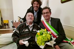 Il tranese Umberto Vescia compie 100 anni, grande festa con il sindaco