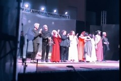 Standing ovation per la Divina Commedia al Giullare: e il blackout a Trani si è riempito di luce