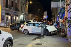 Incidente tra due auto tra via Malcangi e corso Imbriani, una delle due si schianta sul marciapiede