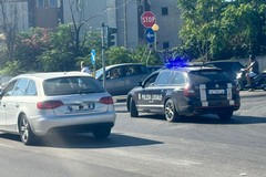 Camion perde olio sul cavalcavia di via Andria: traffico bloccato