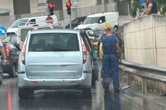 Incidente sul cavalcavia di via Papa Giovanni: tre auto coinvolte e disagi alla circolazione