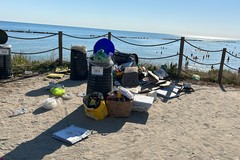 Notte di San Lorenzo, la mattina dopo: cumuli di rifiuti alla spiaggia Matinelle