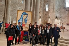 L’orchestra e il coro del Comprensivo R. B. P. D. nella cerimonia della Virgo Fidelis in Cattedrale a Trani