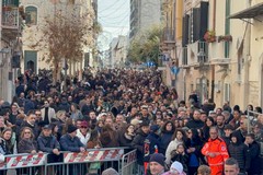 Fiume di gente per il tradizionale appuntamento dell'Epifania in piazza Libertà