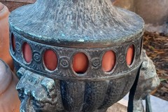 Rubato un lume in bronzo di 150 chili da una cappella privata del Cimitero di Trani