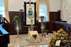 Camera ardente per Carlo Avantario aperta nella Sala Consiliare di Trani