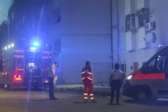Incendio in via Gran Bretagna, distrutto locale a piano terra