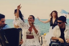 Una nuova "Serenata" di Serena Brancale dal molo di Trani