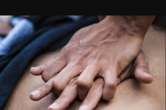 Un massaggio cardiaco in attesa dei soccorsi ha salvato la vita dell'uomo colto da infarto