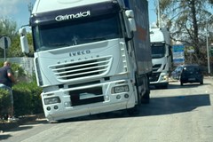 Autoarticolato in avaria in via Sant'Annibale Maria di Francia: traffico in tilt