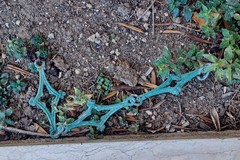 Facce di bronzo: ancora furti al cimitero per il mercato dei metalli a peso