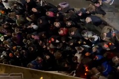 Un'esplosione di allegria e gioia nel portone di Halloween a Trani