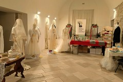 Nostalgia, eleganza, mode: fino a domani la mostra sulle spose nel Novecento a s. Luigi