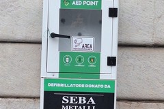 Rubato per la seconda volta il defibrillatore in piazza della Repubblica