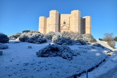 Arriva la neve nella Bat, Castel del Monte si risveglia imbiancato