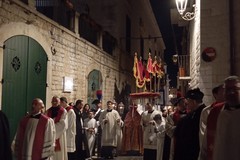 Folla e commozione piú che mai per la processione dei Misteri a Trani