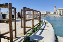 Molo Sant’Antonio nel degrado: ringhiere arrugginite e incuria senza fine