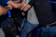 Rissa sul lungomare di Trani durante una festa di fine anno: coinvolti tre giovani