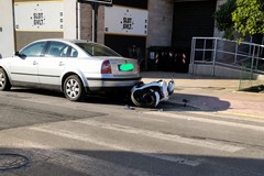 Schianto all’alba alla rotonda tra via Papa Giovanni e via Barletta: giovane in ospedale