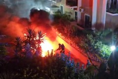 Trani, auto a fuoco nella notte in via Giolitti, è il secondo caso in due giorni