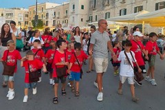 Sulle orme del Pellegrino, il "meraviglioso" incontro di san Nicolino con i piccoli tranesi