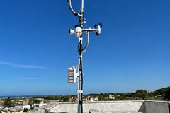 Croce Blu Trani installa una nuova stazione meteo a Capirro: dati in tempo reale e webcam sulla città