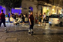 Scontro tra auto e moto in piazza della Repubblica, ragazza finisce a terra