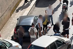 Anziano investito in via Amedeo mentre attraversava: soccorso dai passanti