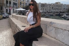 Cristina Buccino a Trani, il porto finisce davanti a 3 milioni di follower